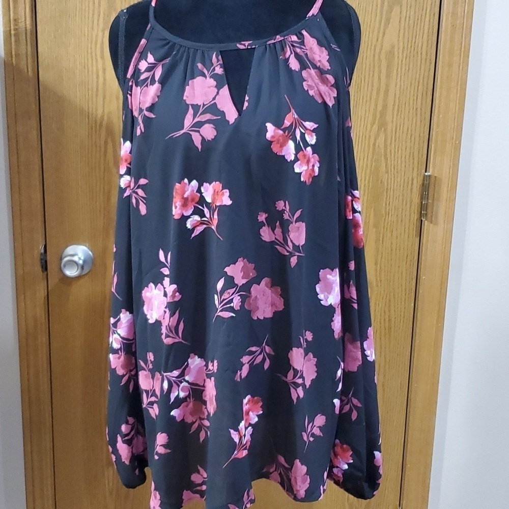 Torrid cold shoulder dusty purple floral rose pattern on black